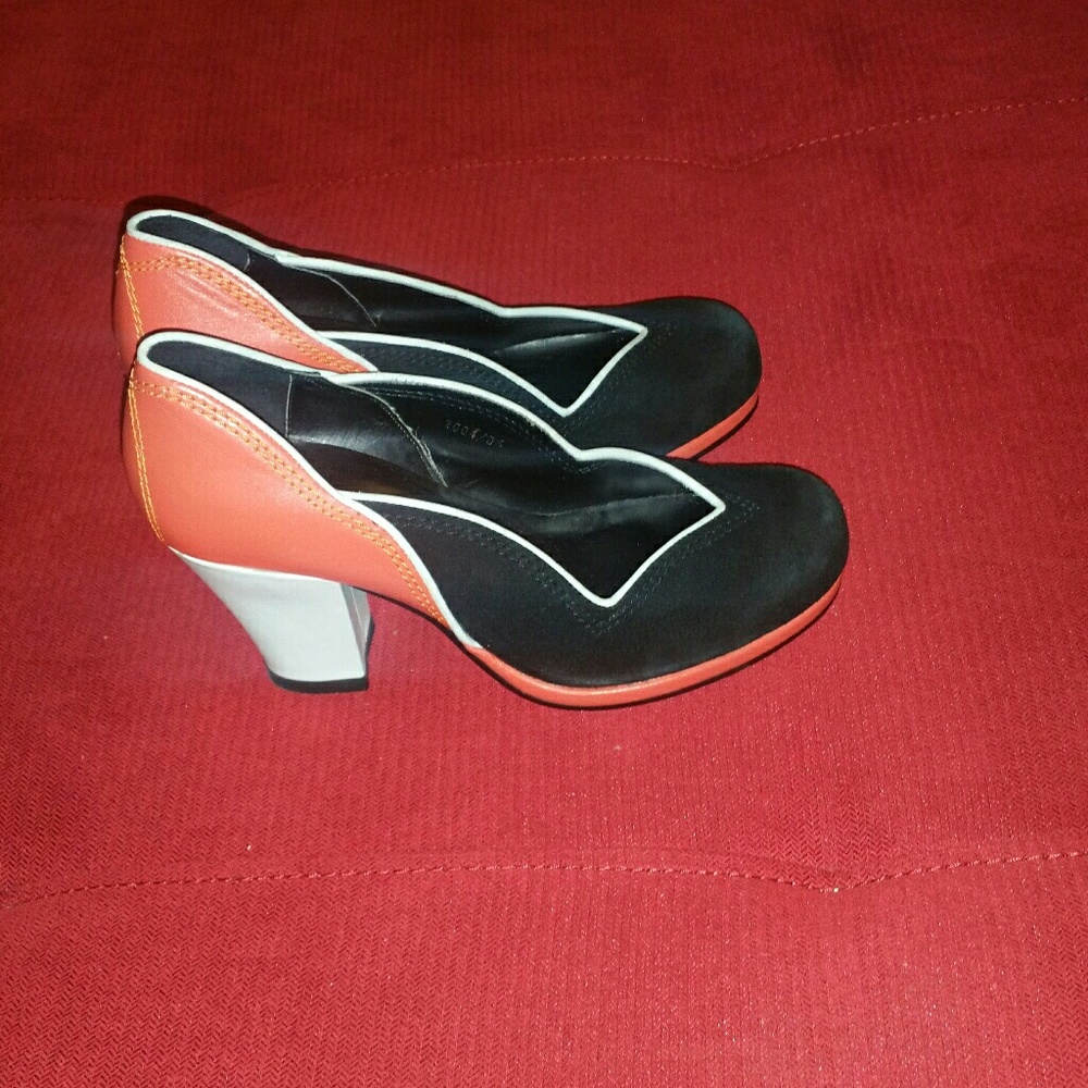 Vintage suede leather pump